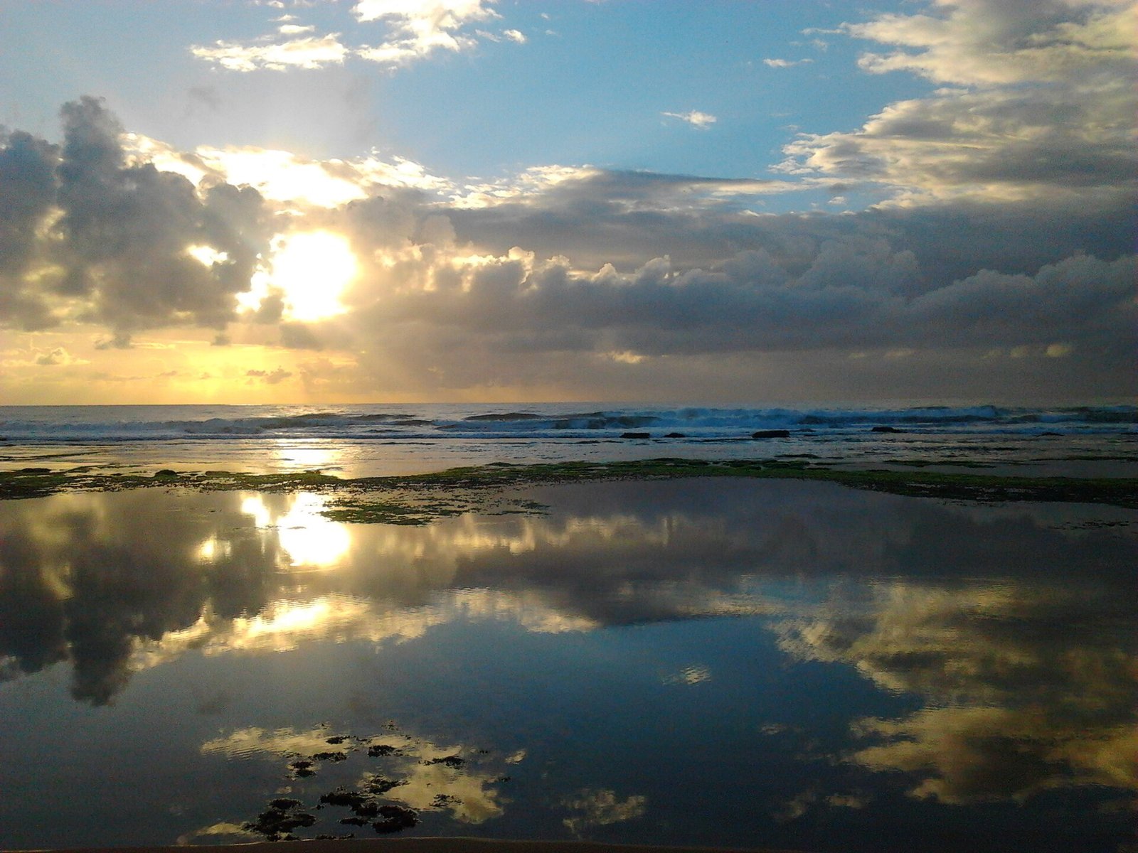 Amanhecer na praia de Vilas do Atlântico, Lauro de Freitas – BA